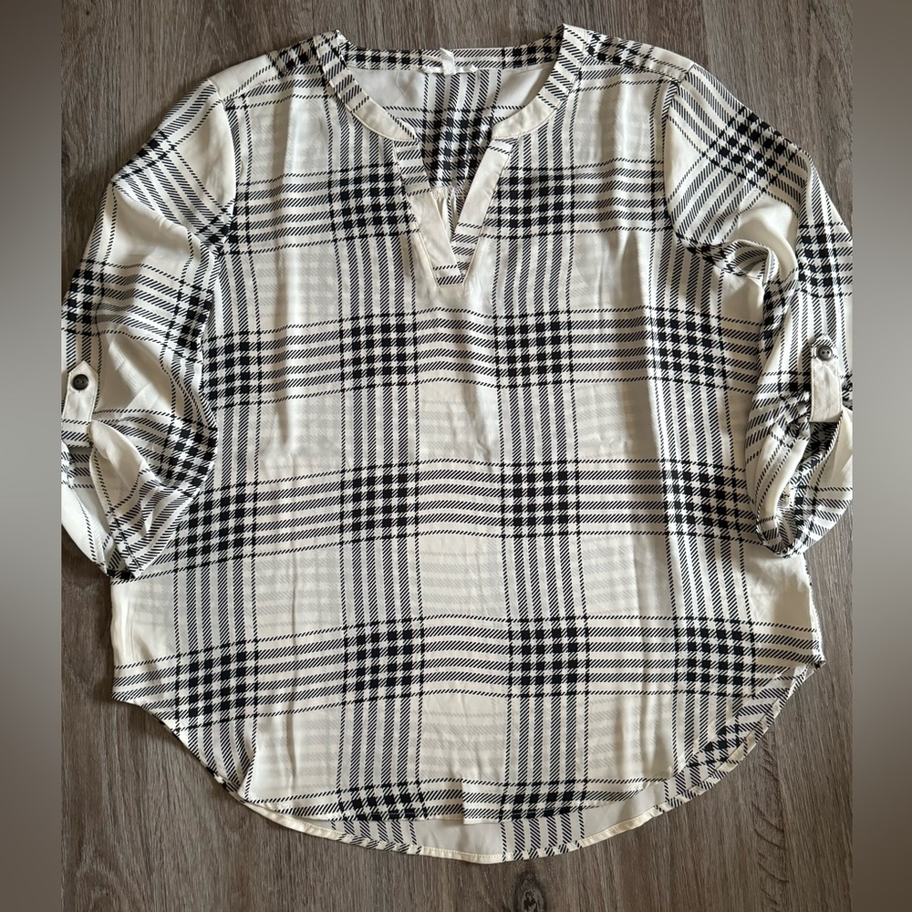 Maurices V Neck Cream Plaid Top Large